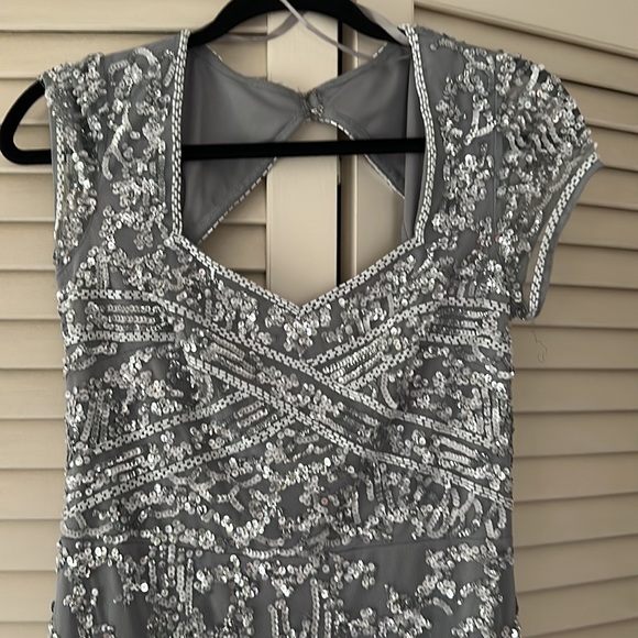 Sequen gown - Picture 2 of 6